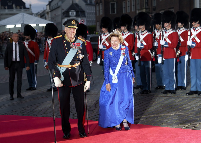 Kongen og Dronningen var til stede under gallaforestillingen i Det Kongelige Teater i København lørdag kveld. Foto: Keld Navntoft, Kongehuset 